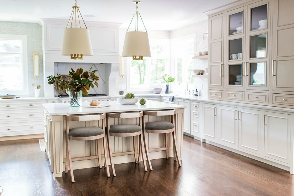 The Pros and Cons of Open Shelving: What I’ve Noticed on the Job